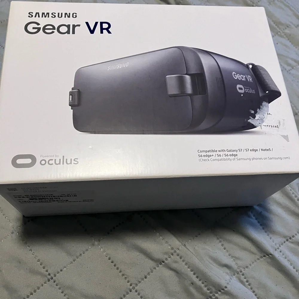 NWT Samsung Gear V R Oculus Headset